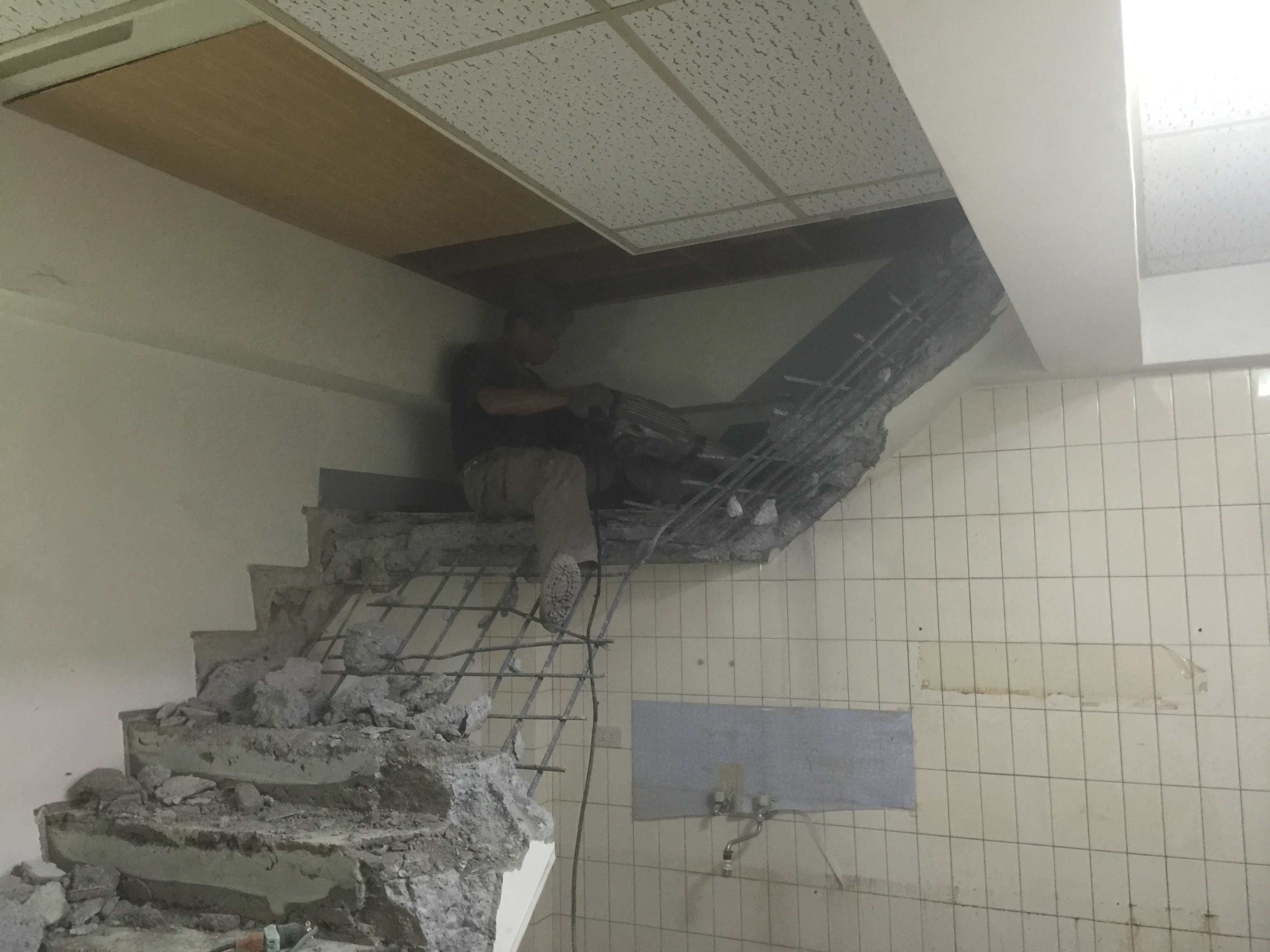 樓梯打石拆除&nbsp;