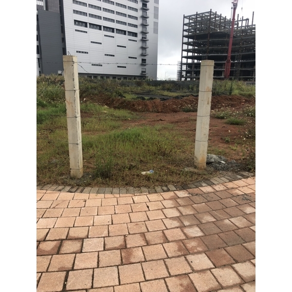 水泥柱刺絲網圍籬