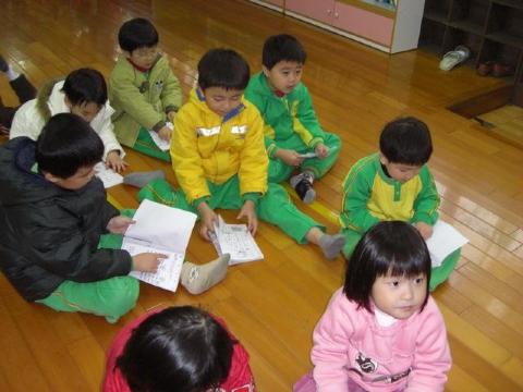 認真的孩子好可愛