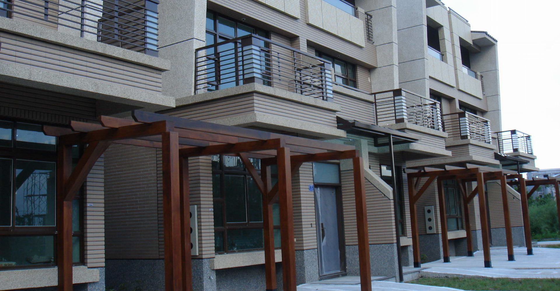 冠軍外牆磚原生石（石英）