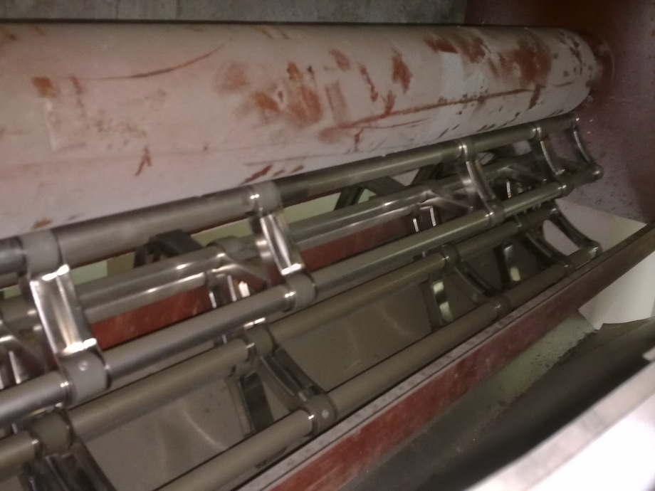 客戶捲門片倒捲卡住修理