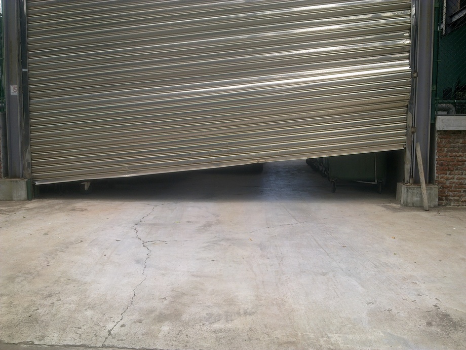 鐵捲門門片歪斜.倒捲.卡住專門維修