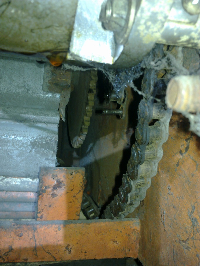 客戶馬達鏈條斷裂最後將它修復完畢