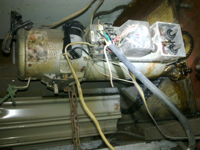 璉成捲門馬達煞車失效門片自動滑落.