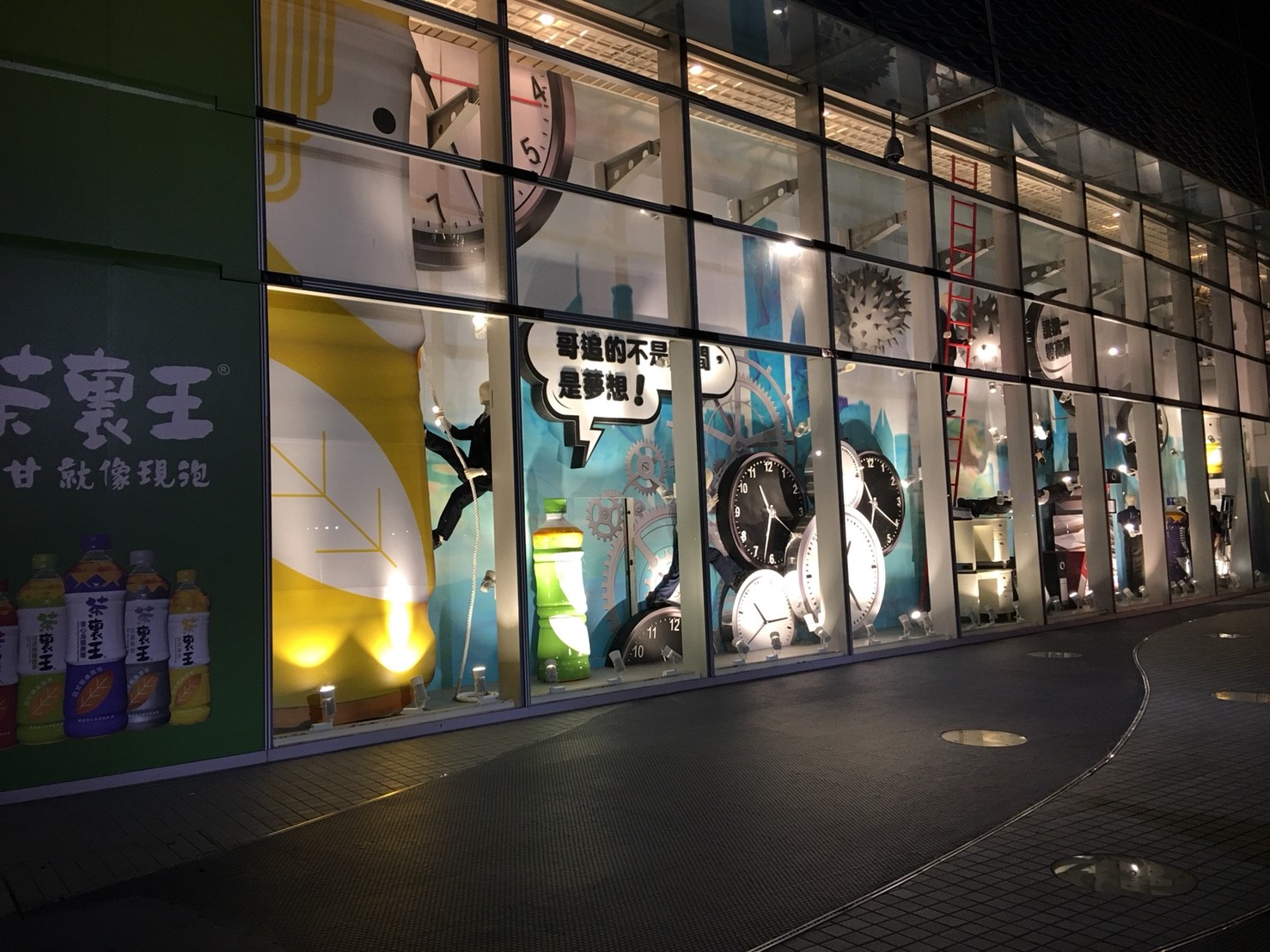 夢時代-櫥窗道具