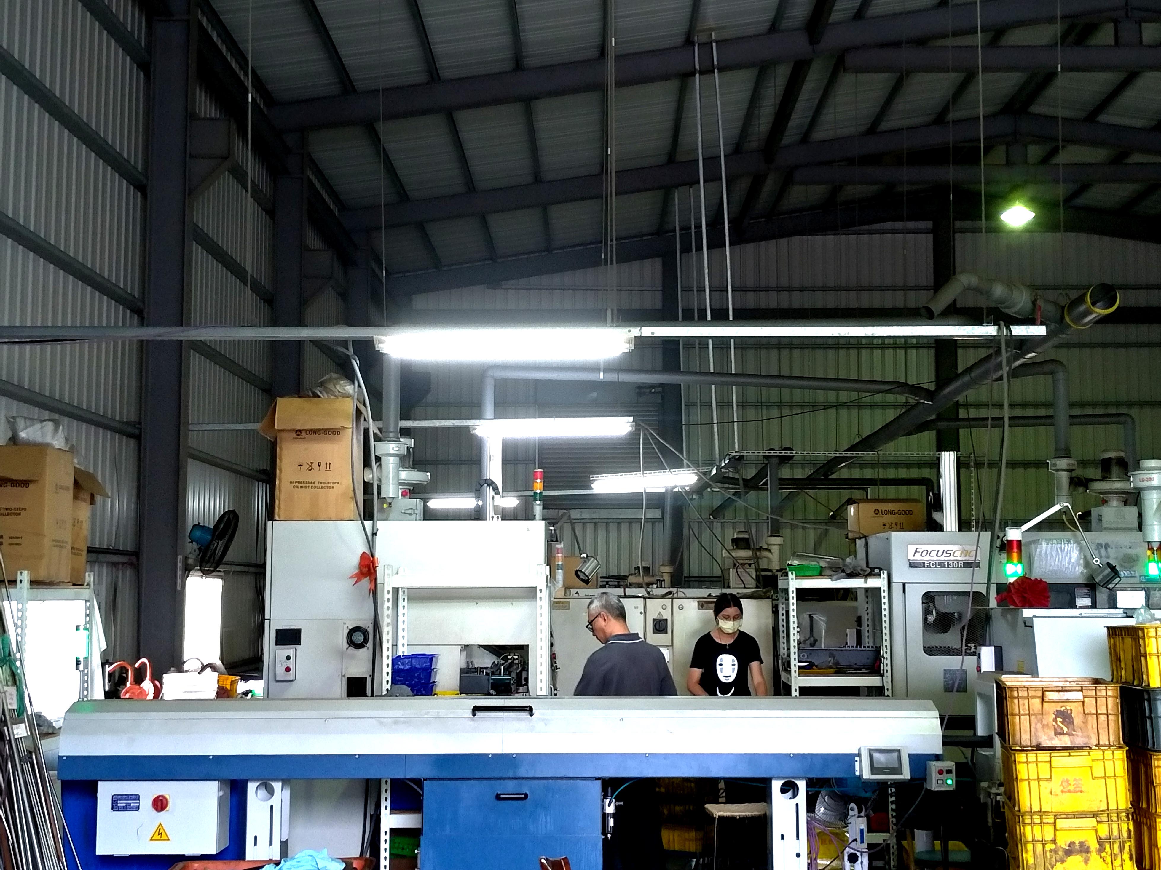 CNC複合自動車床8