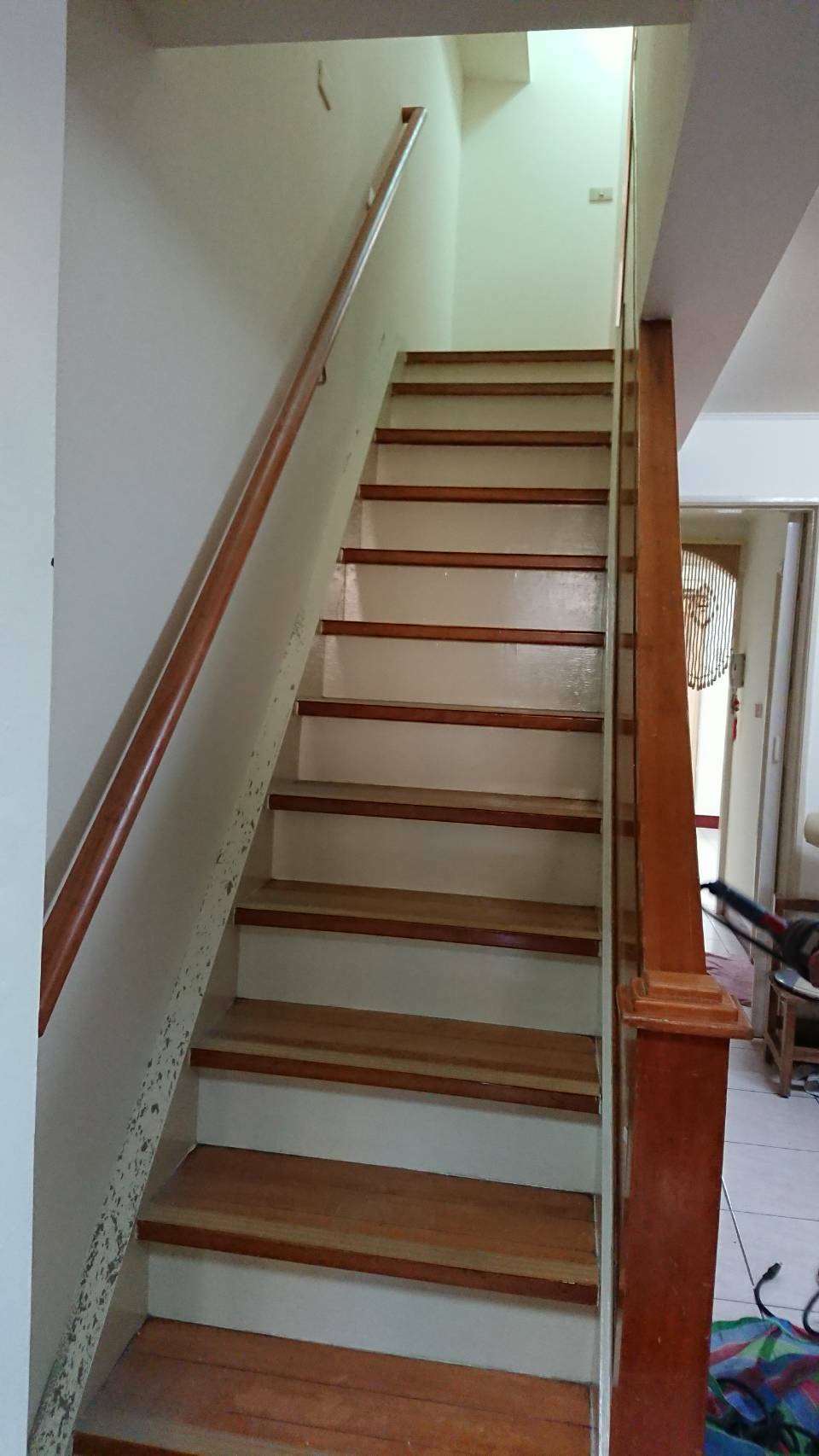 台中住家木樓梯扶手安裝