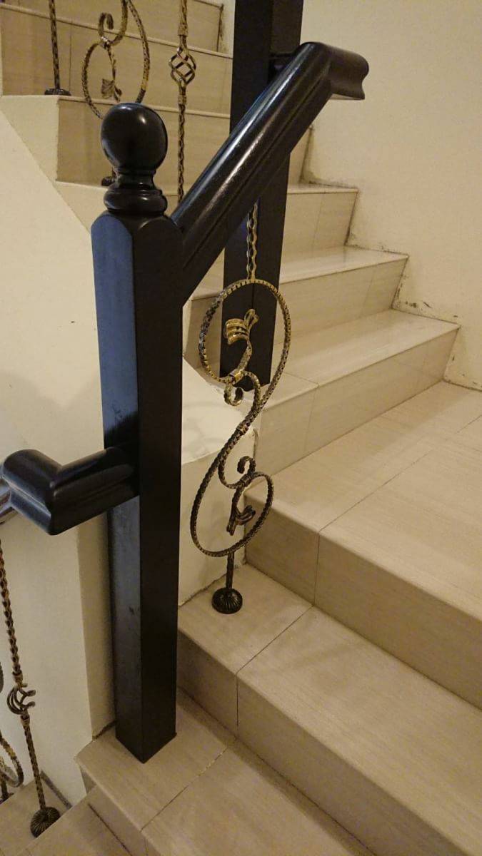 台中大樓樓梯扶手維修