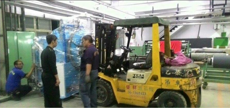 堆高機搬運-紡織廠機械搬運