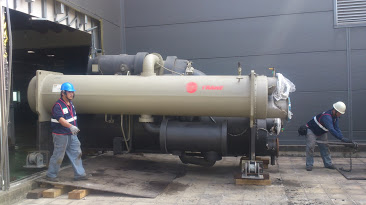 堆高機搬運-住華科技頂樓冰水機搬運工程