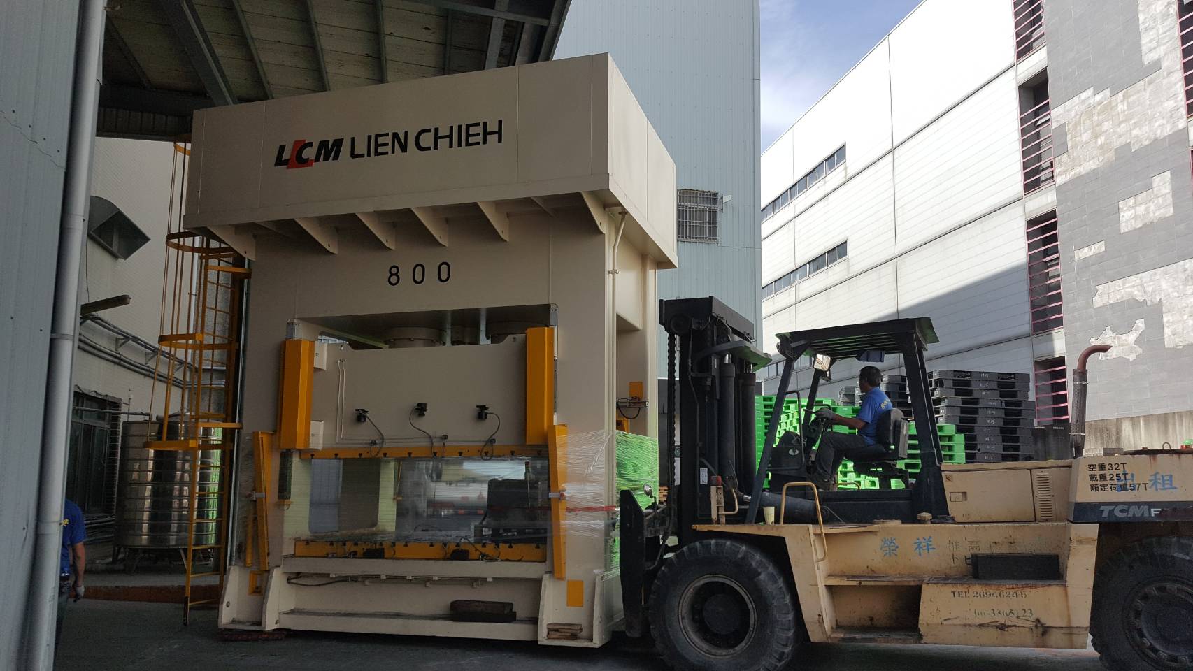 吊車吊掛-800型油壓機（約90T)