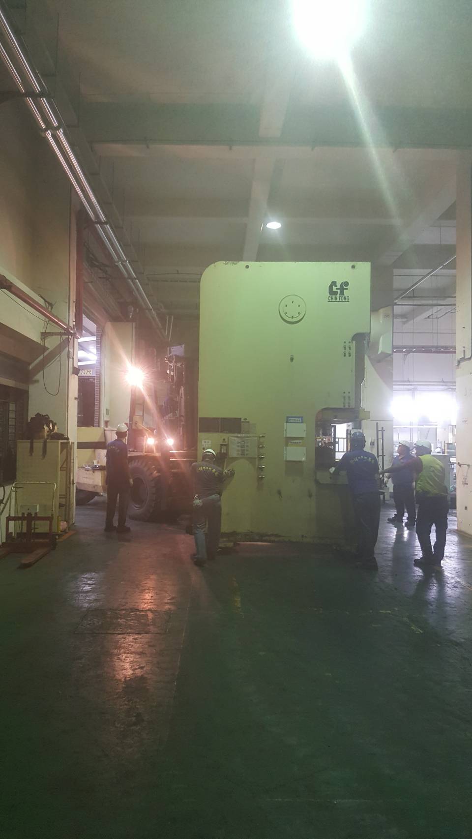 堆高機搬運-大風吹之大小沖床搬運工程