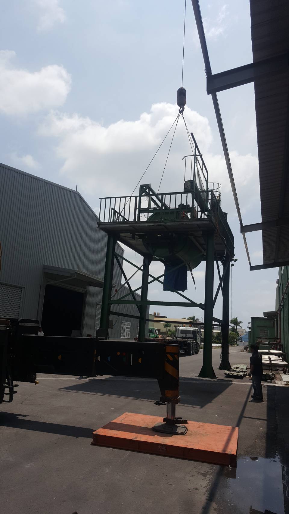 吊車＋堆高機-泡棉機械吊運搬運工程&nbsp;