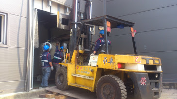 堆高機搬運-住華科技頂樓冰水機搬運工程