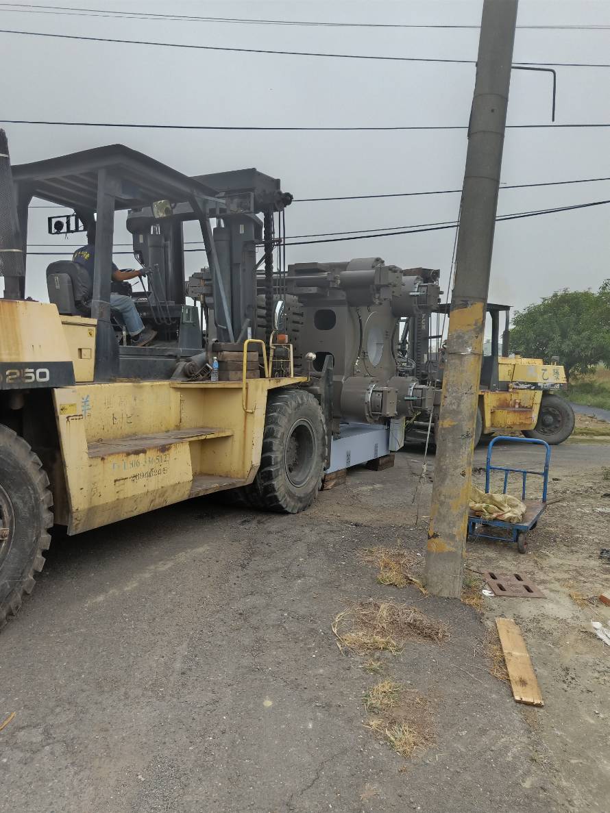 堆高機搬運-射出機新機交機&nbsp;