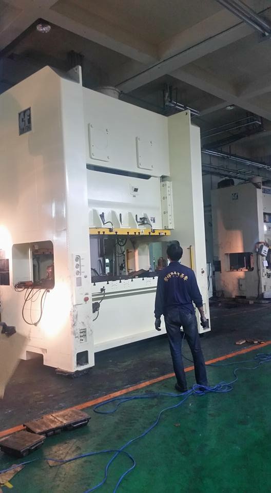 堆高機搬遷-52噸沖床機械坑移出工程