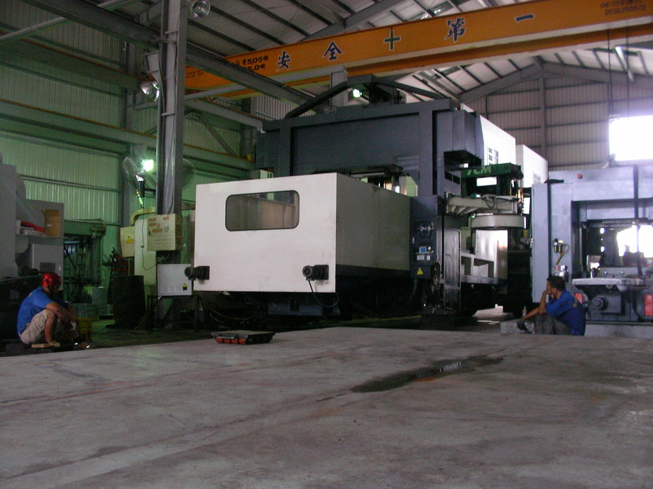 堆高機搬運-30T龍門載名鐵