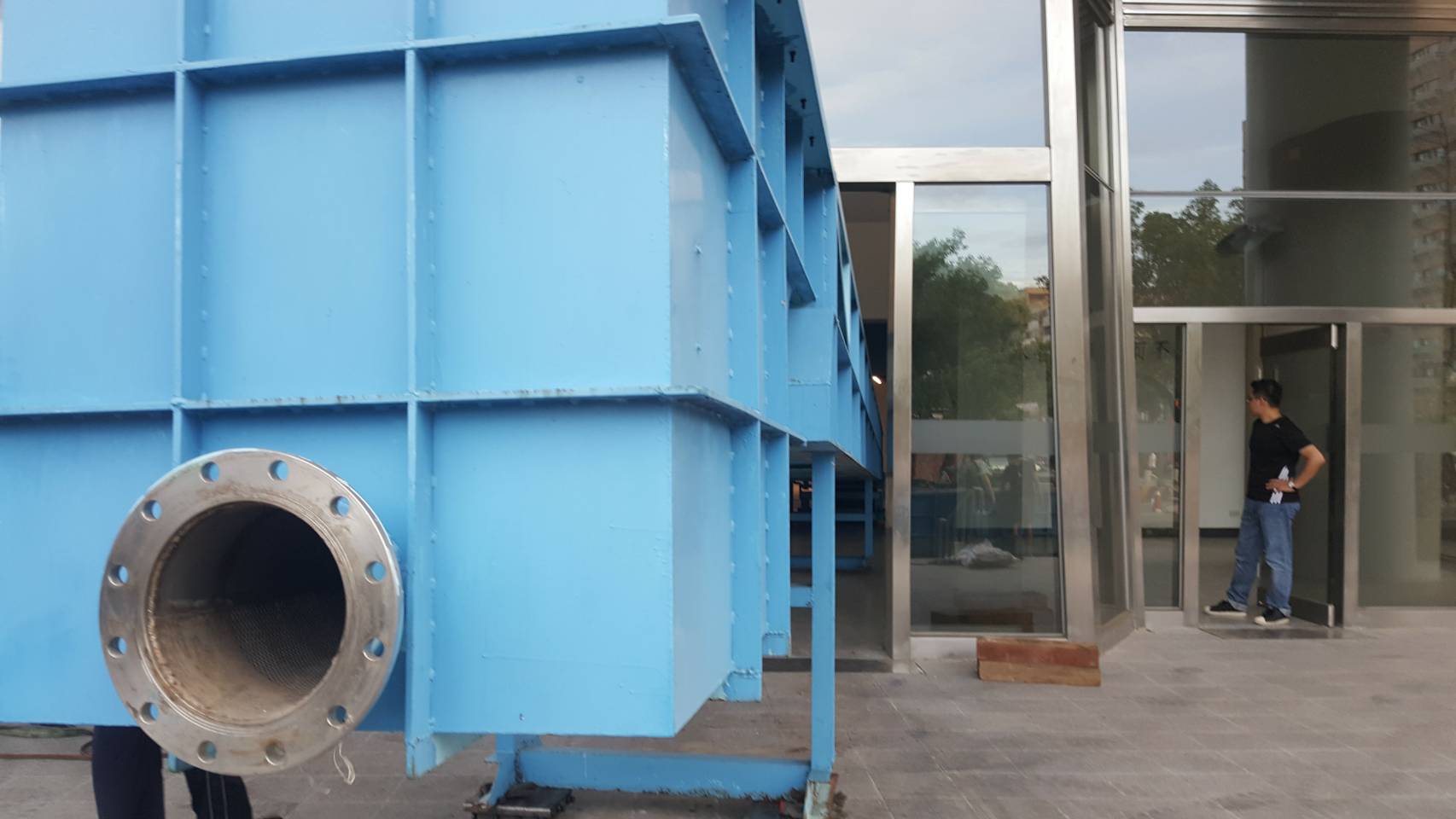 吊車＋堆高機-水利實驗所設備吊掛搬運之門又低又窄之工程&nbsp;