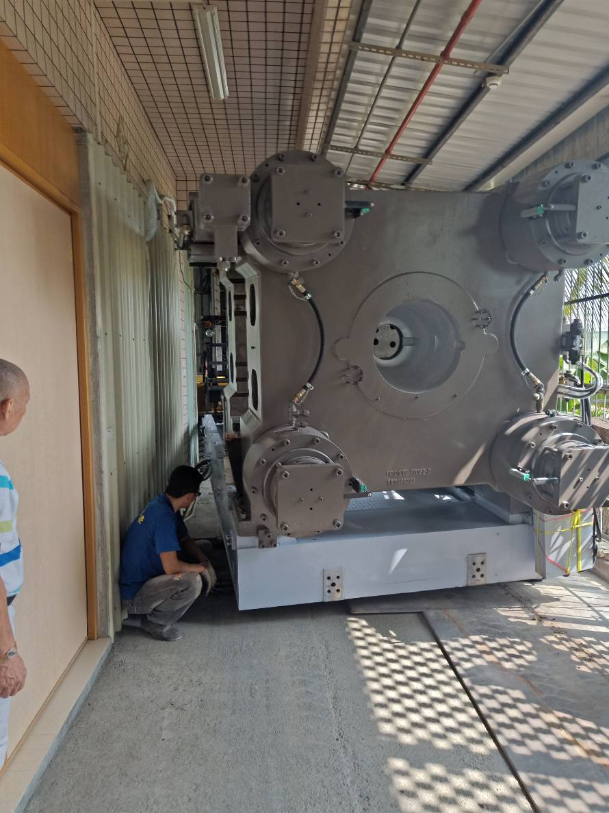 堆高機搬運-射出機新機交機&nbsp;