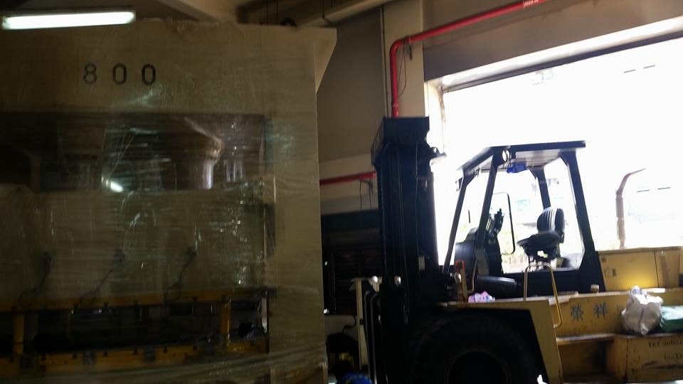 堆高機搬運-80噸油壓機搬運工程