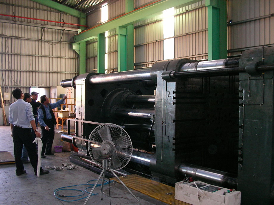 吊車起重吊掛-2500型射出機