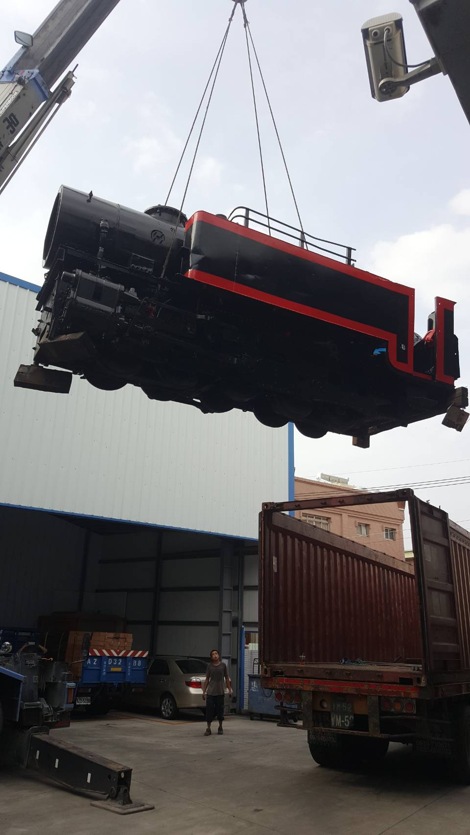 吊車起重吊掛-懷舊火車頭卸櫃堆高機搬運工程&nbsp;