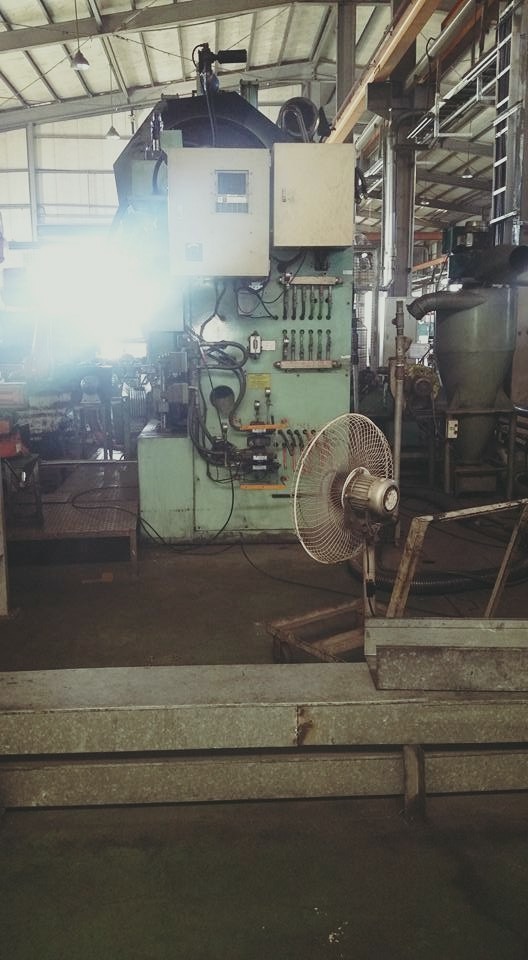 吊車起重機搬運-大型機器搬運遷移定位