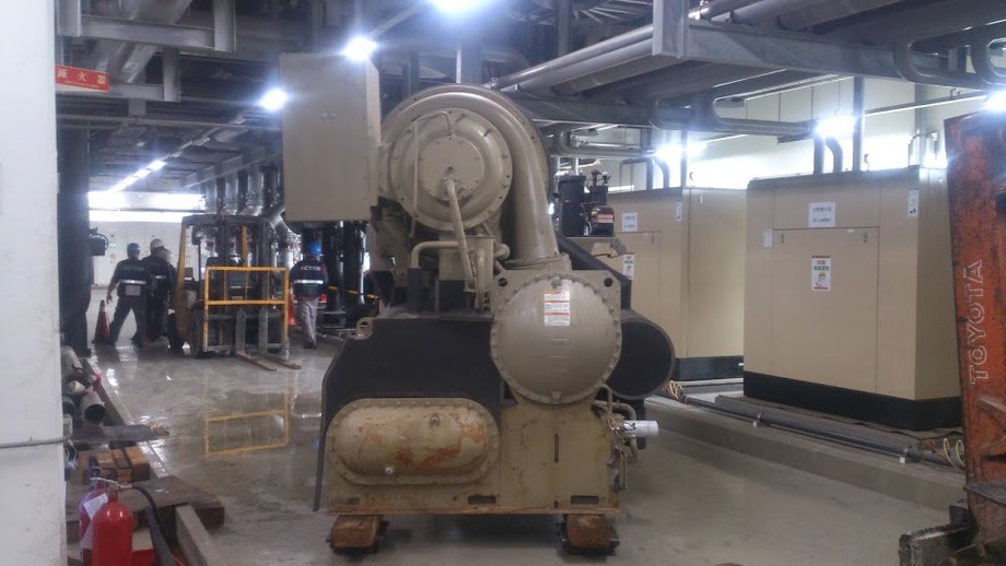 堆高機搬運-住華科技頂樓冰水機搬運工程