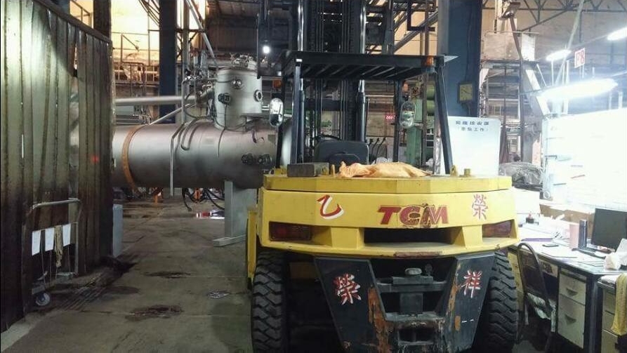 堆高機搬運-紡織廠桶槽搬運工程