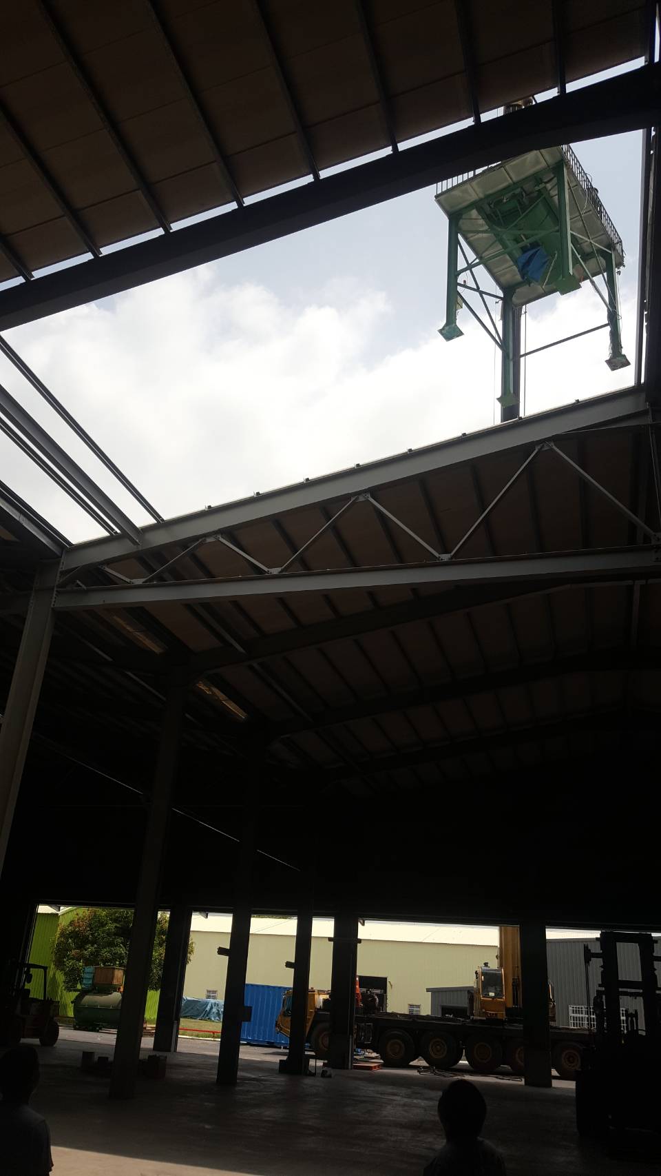 吊車＋堆高機-泡棉機械吊運搬運工程&nbsp;