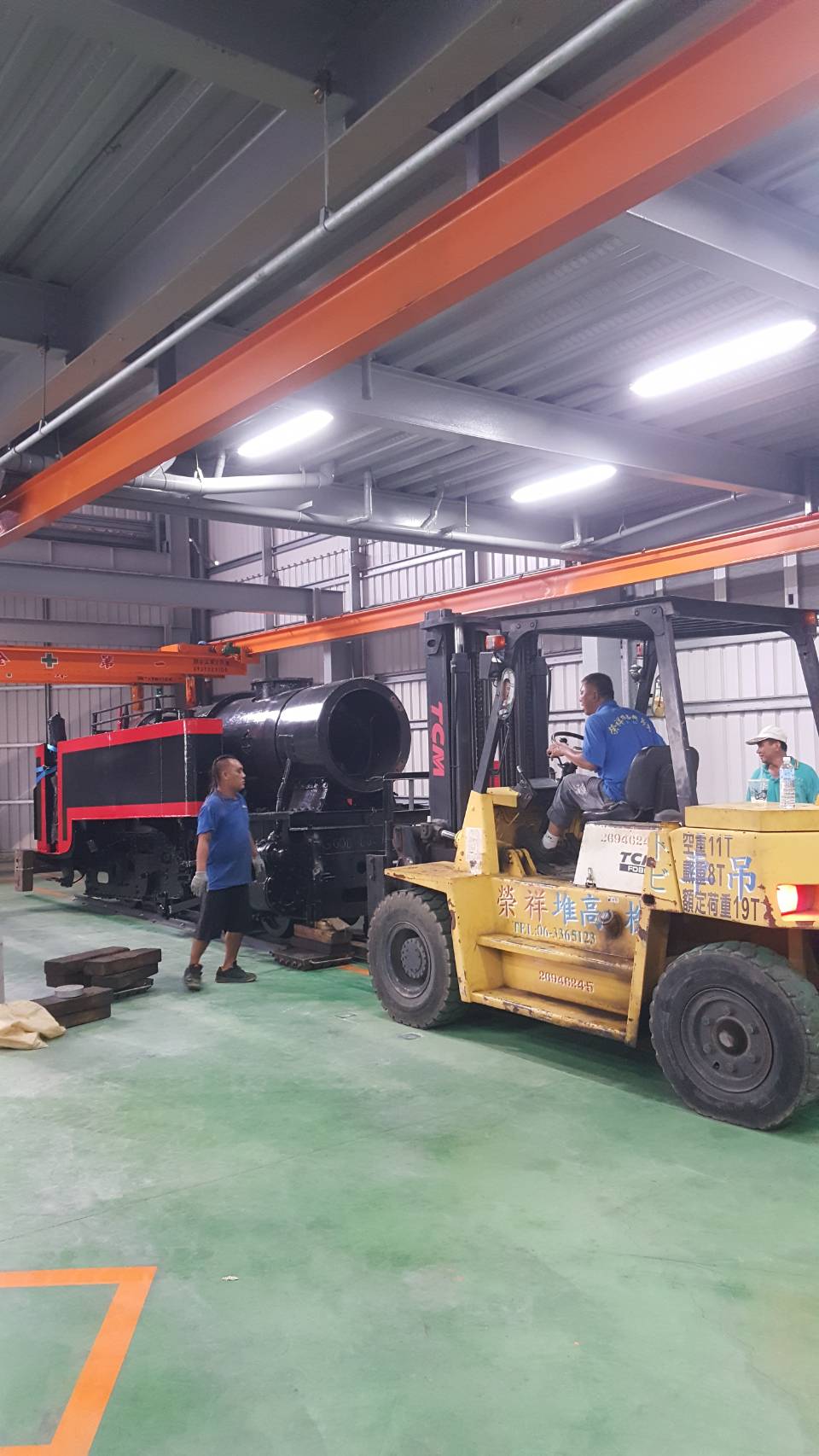 吊車起重吊掛-懷舊火車頭卸櫃堆高機搬運工程&nbsp;