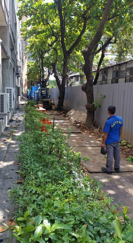 吊車起重機搬運-成功大學造波機(長約16米重約8噸)吊運移出工程
