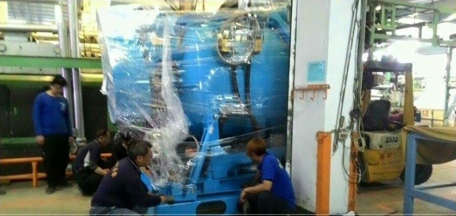 堆高機搬運-紡織廠機械搬運