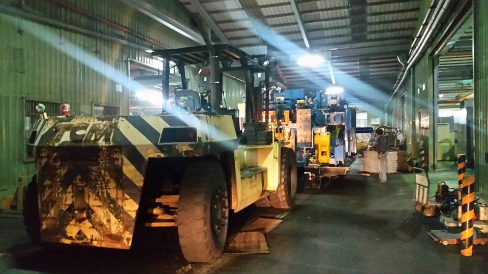 大型堆高機搬遷-135噸機械搬運工程