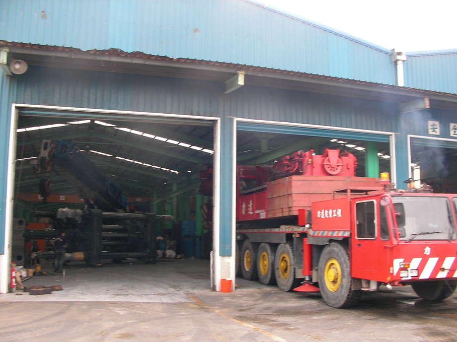 吊車起重吊掛-工廠機械搬遷