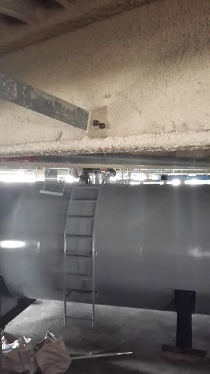 堆高機搬運-夢時代發電機油桶