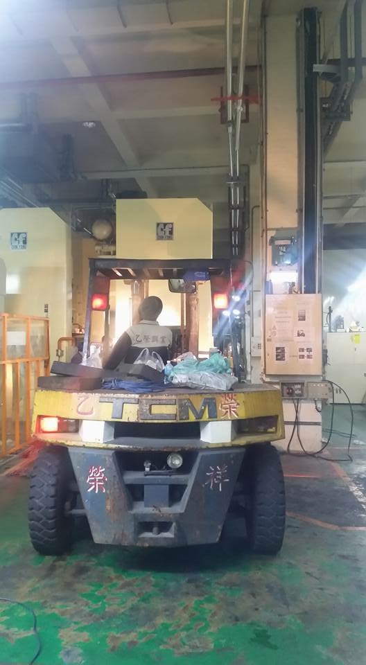 堆高機搬遷-52噸沖床機械坑移出工程