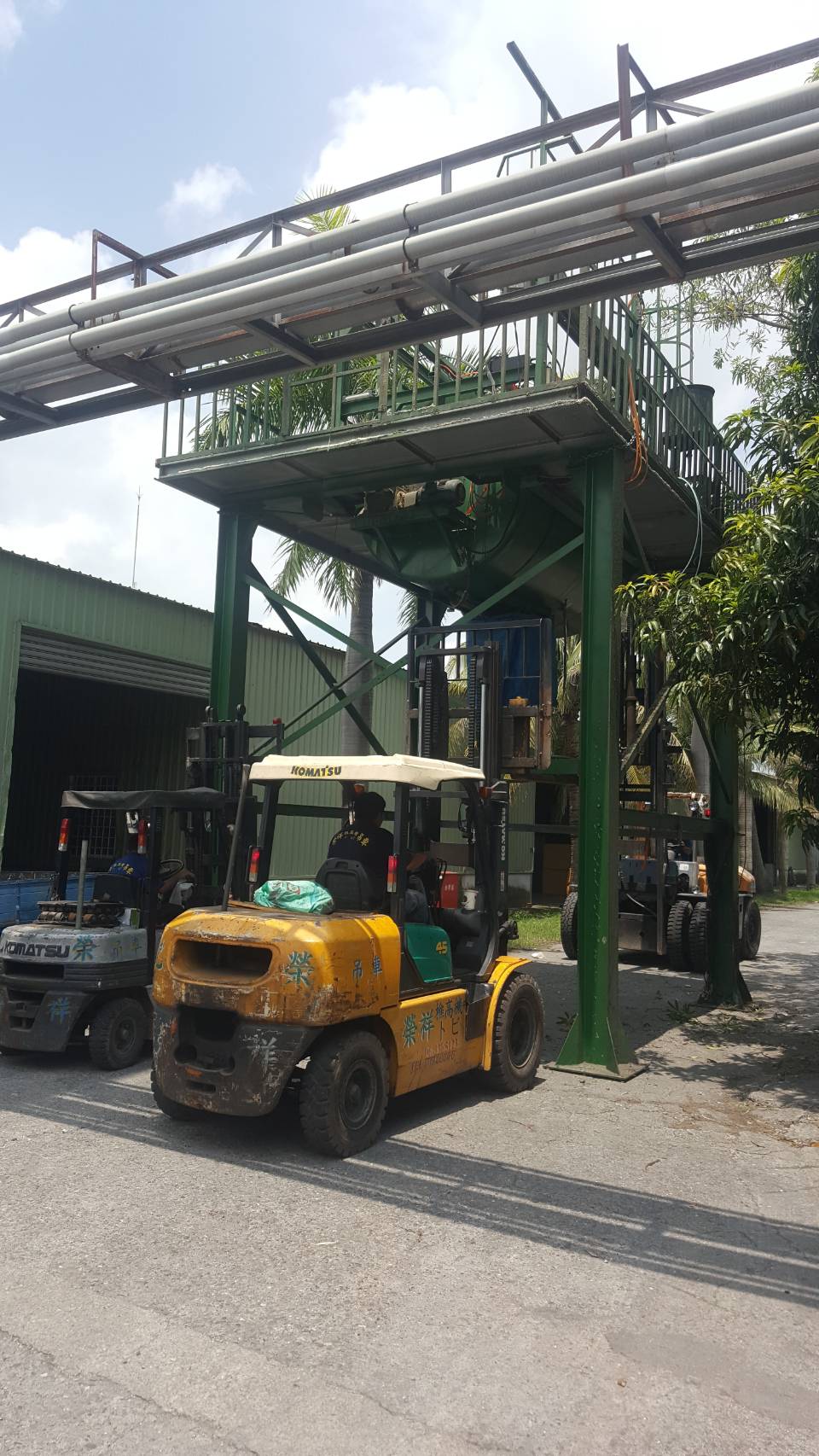 吊車＋堆高機-泡棉機械吊運搬運工程&nbsp;