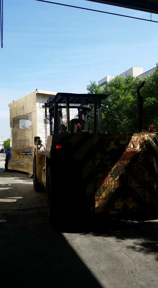 堆高機搬運-80噸油壓機搬運工程