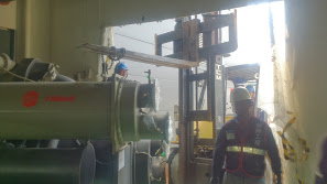 堆高機搬運-住華科技頂樓冰水機搬運工程