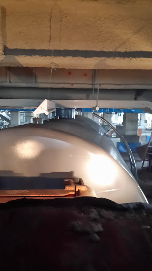 堆高機搬運-夢時代發電機油桶