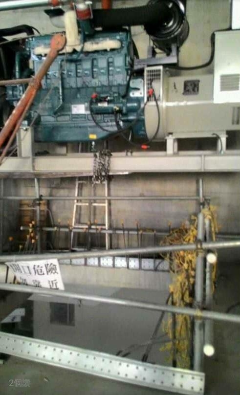 堆高機吊掛搬運-發電機特殊吊運至地下二樓定位工程