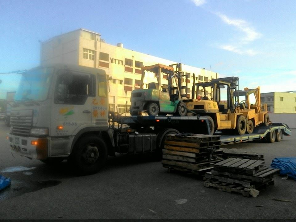 卡車運輸-堆高機載運