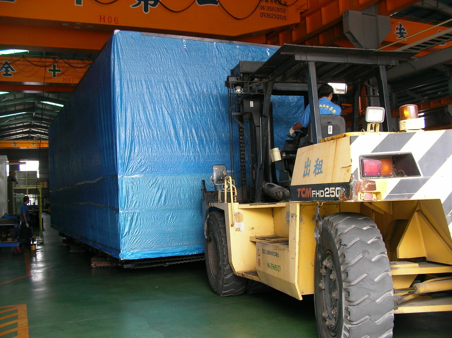 堆高機搬運-150T螺絲機械