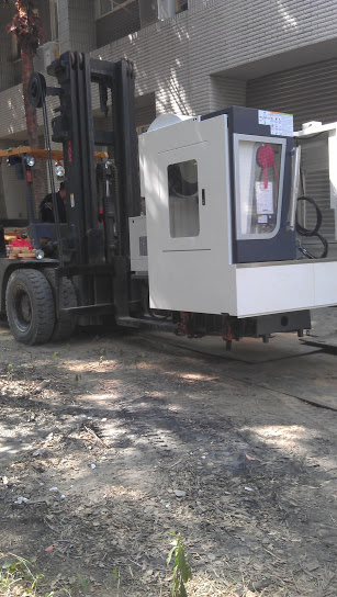 堆高機搬運-進出口貨運(櫃)裝卸