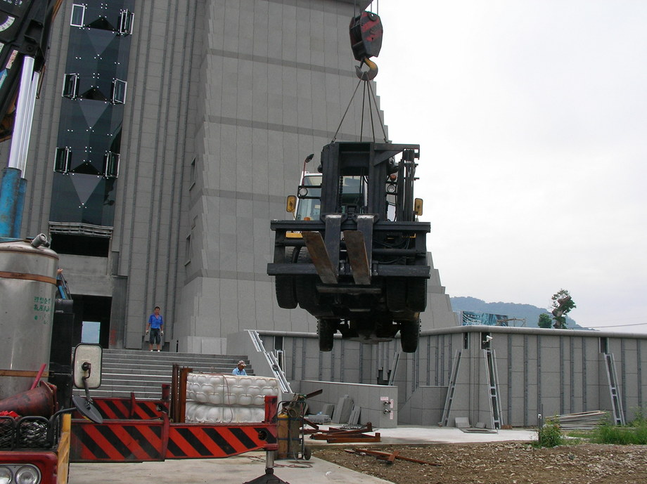 吊車起重吊掛-工廠機械搬遷
