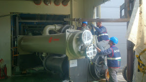 堆高機搬運-住華科技頂樓冰水機搬運工程