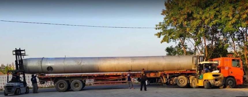 堆高機搬運加拖板車運送-巨型桶槽搬運