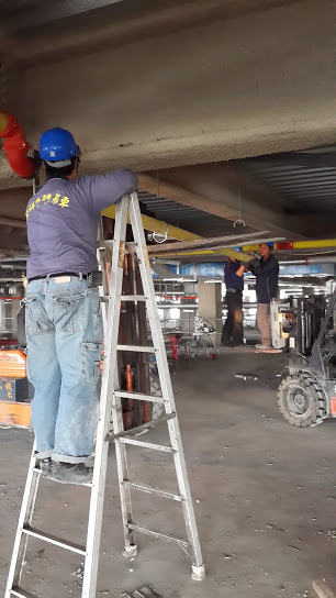 堆高機搬運-夢時代發電機油桶