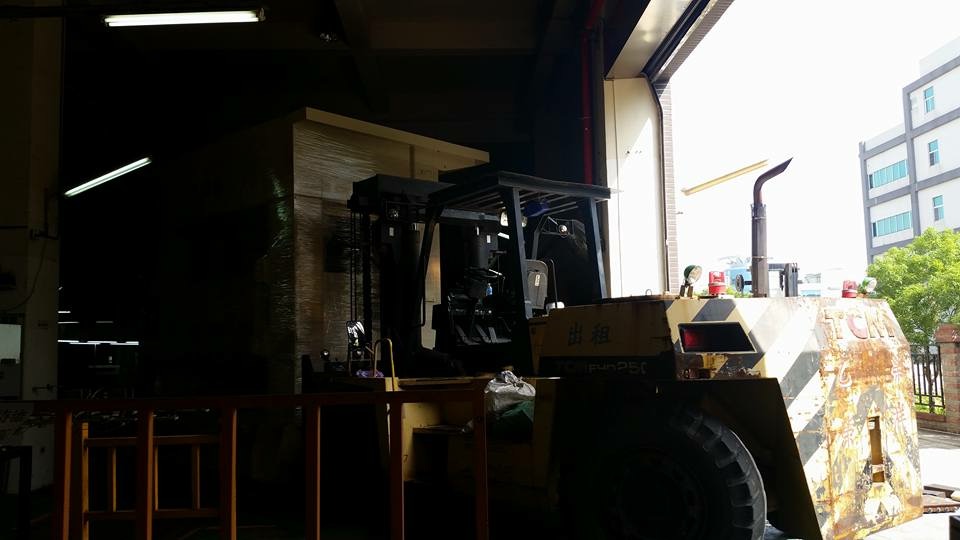 堆高機搬運-80噸油壓機搬運工程